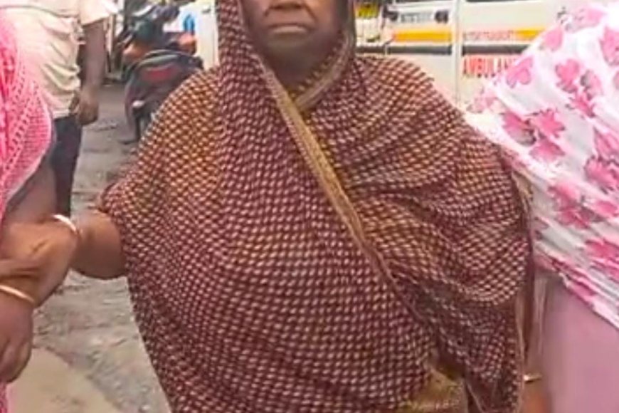 ভিটেছাড়া মারণরোগে আক্রান্ত মা। প্রশাসনের দরবারে বৃদ্ধা আসিয়া বিবি।