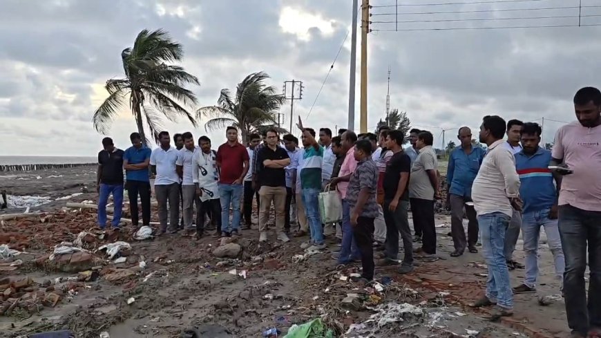 গঙ্গাসাগরে কপিলমুনি মন্দিরের সামনে সমুদ্র তট ও নদীবাঁধ পরিদর্শনে প্রশাসন, ভরা কটালের আগে বাড়ছে উদ্বেগ