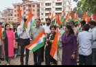 জাতীয় পতাকা হাতে ছাত্র-ছাত্রীরা হরঘর তিরঙ্গা কর্মসূচিতে সোনারপুরে বর্ণাঢ্য শোভাযাত্রা করে,