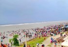 বকখালিতে পর্যটকের ঢল! দুর্যোগ উপেক্ষা করেই উত্তাল সমুদ্রে স্নান, দুর্যোগপূর্ণ আবহাওয়ায় পর্যটকদের সতর্ক করল প্রশাসন