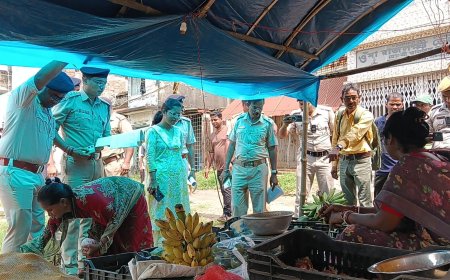 মুখ্যমন্ত্রীর কড়া নির্দেশের পর ময়দানে প্রশাসন! বিভিন্ন জিনিসপত্রের দাম খতিয়ে দেখতে নামখানার ১০ মাইল বাজারে অভিযান প্রশাসনের