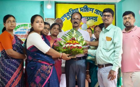 ৩৪ বছরের কর্মজীবনের ইতি, অবসরে ছাত্র-ছাত্রীদের ব্যাগ ও গীতা উপহার শিক্ষকের