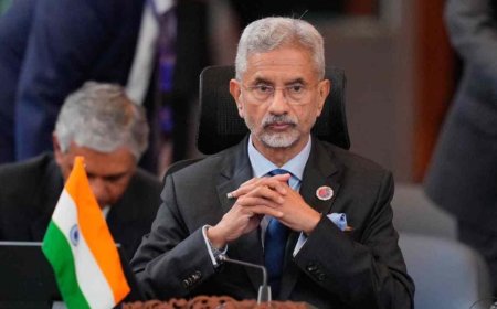 ‘পণ্যবাহী জাহাজে হামলা বন্ধ করতেই হবে’, কড়া বার্তা দিল্লির