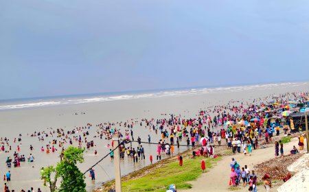 বকখালিতে পর্যটকের ঢল! দুর্যোগ উপেক্ষা করেই উত্তাল সমুদ্রে স্নান, দুর্যোগপূর্ণ আবহাওয়ায় পর্যটকদের সতর্ক করল প্রশাসন