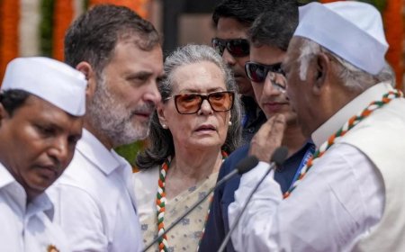 পুরো গান নয়, ‘বন্দে মাতরমে’র দুটি স্তবকই গাইবে কংগ্রেস