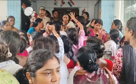 এবার রাজপুর সোনারপুর পৌরসভা অন্নপূর্ণা টাকা না পাওয়া নিয়ে চলছে বিক্ষোভ নামলো RAF