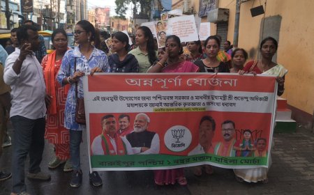 অন্নপূর্ণা যোজনা ৩০০০ টাকা ঢোকায় বারুইপুরে মিছিল করে মহিলারা