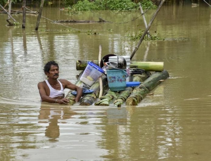 বিধ্বস্ত অসমের পাশে দাঁড়াল রিলায়েন্স, ২১ কোটির অনুদান নীতা আম্বানির