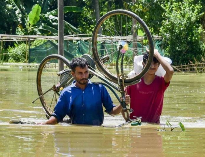 অসমের বন্যায় মৃতের সংখ্যা বেড়ে ৯৫