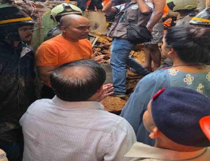 ভারী বৃষ্টির জেরে ধস মুম্বইয়ের কাছে ঘাটকোপারে, মৃত ৫