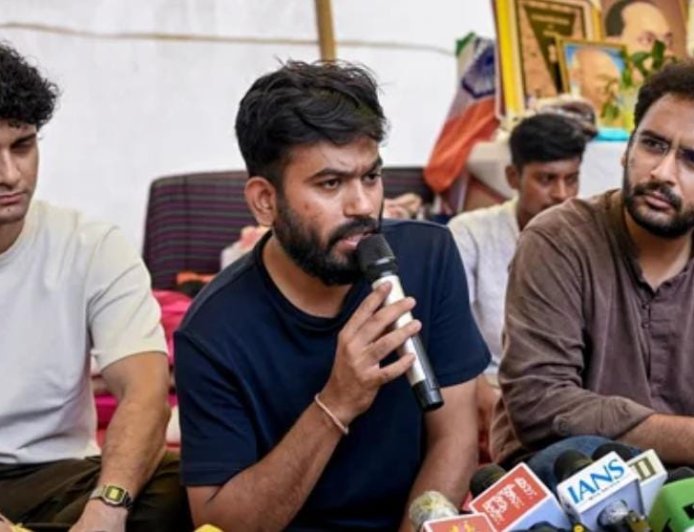 সরকারি স্কুলে অনুপ্রবেশ, অভিজিৎদের বিরুদ্ধে দায়ের এফআইআর