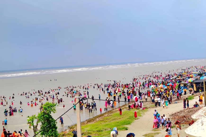 বকখালিতে পর্যটকের ঢল! দুর্যোগ উপেক্ষা করেই উত্তাল সমুদ্রে স্নান, দুর্যোগপূর্ণ আবহাওয়ায় পর্যটকদের সতর্ক করল প্রশাসন