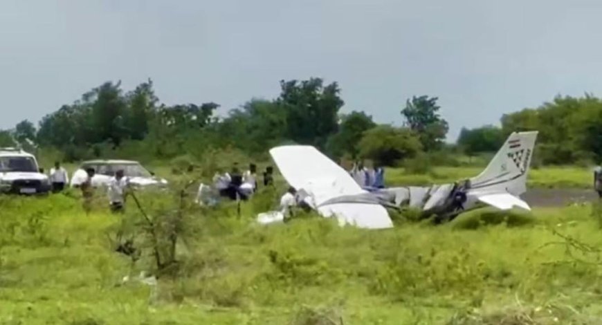 বারামতীর রানওয়েতে ভেঙে পড়ল প্রশিক্ষণরত বিমান
